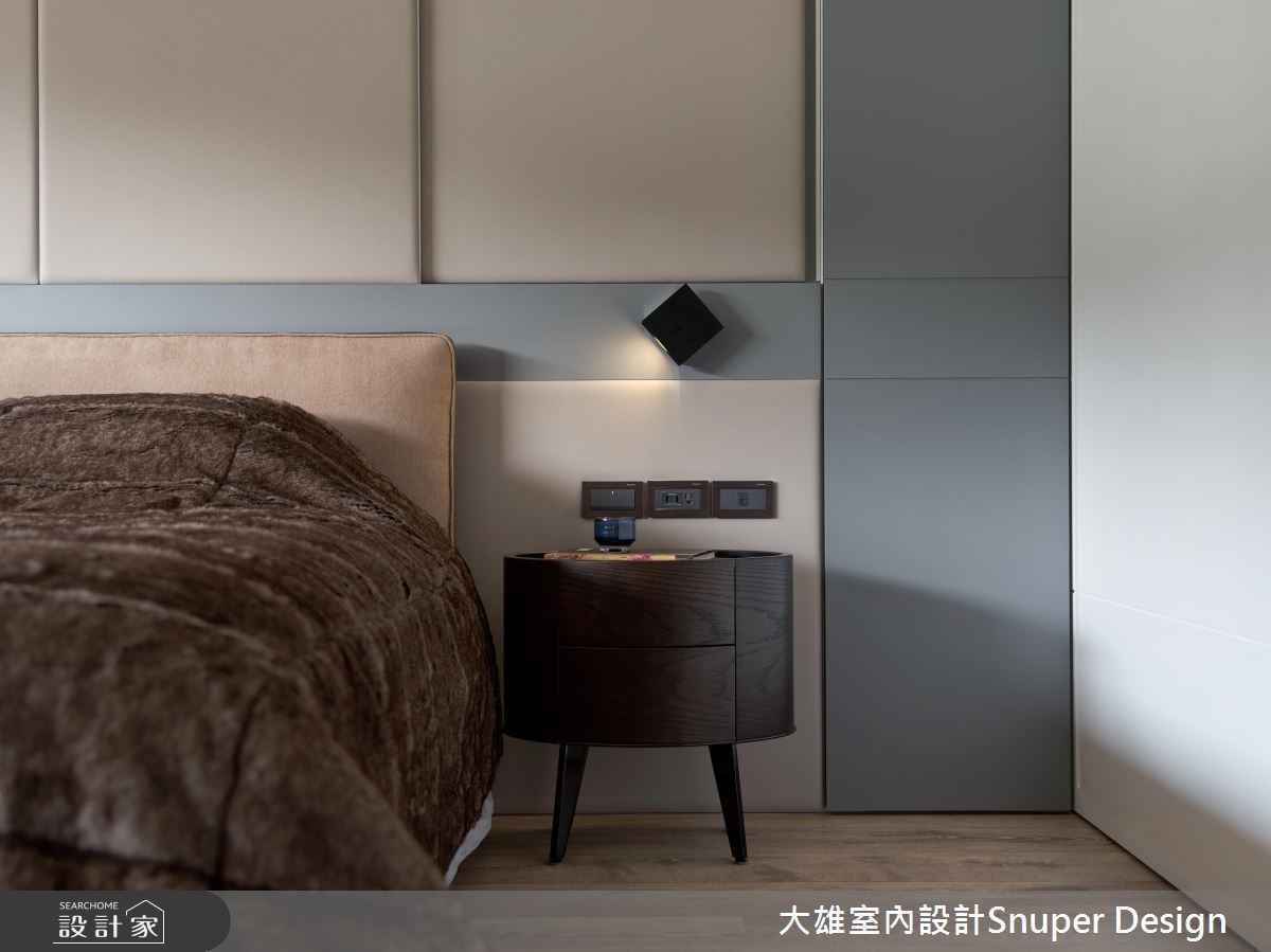 大面採光,讓戶外的綠意與光線走進家的空間裡,伴隨鏡