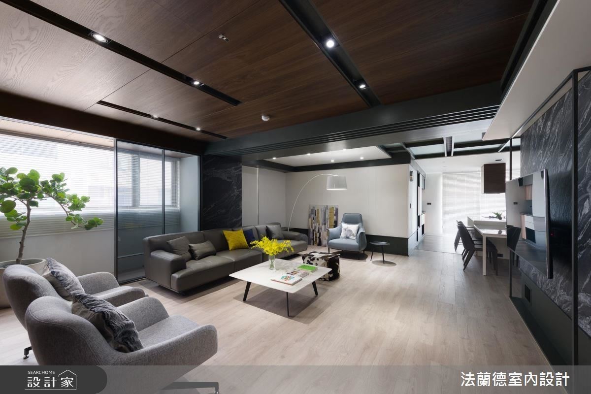 一家四口居住 50 坪,空間寬敞有餘,但面對老屋大樑大