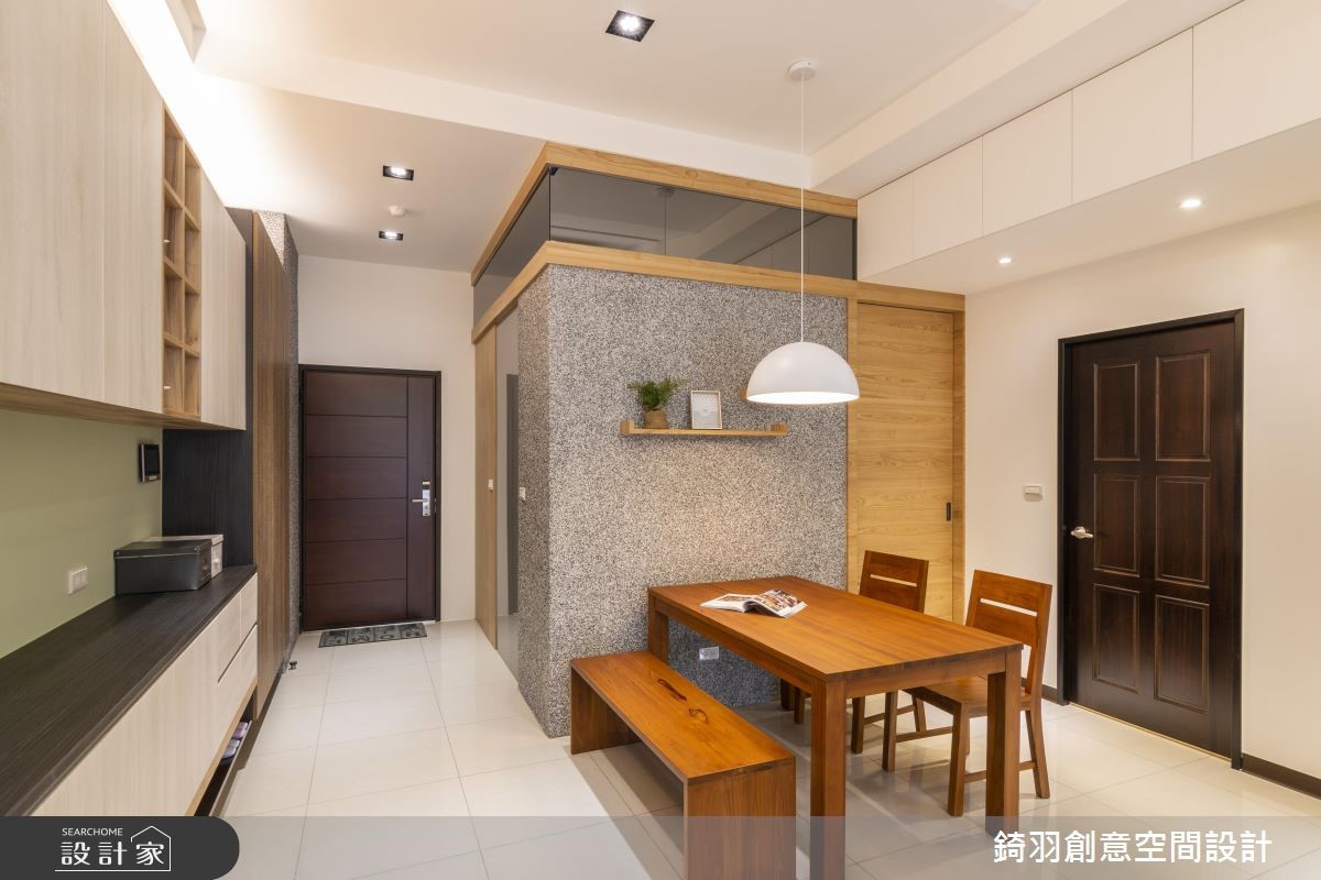 25 坪簡約風為挑高型住宅,擁有樓高及戶外陽台優勢,