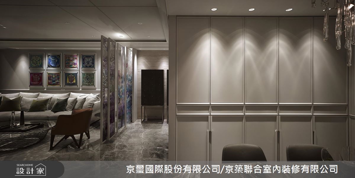 設計師透過「藝術、生活、綠意」的融合,在 60 坪的居