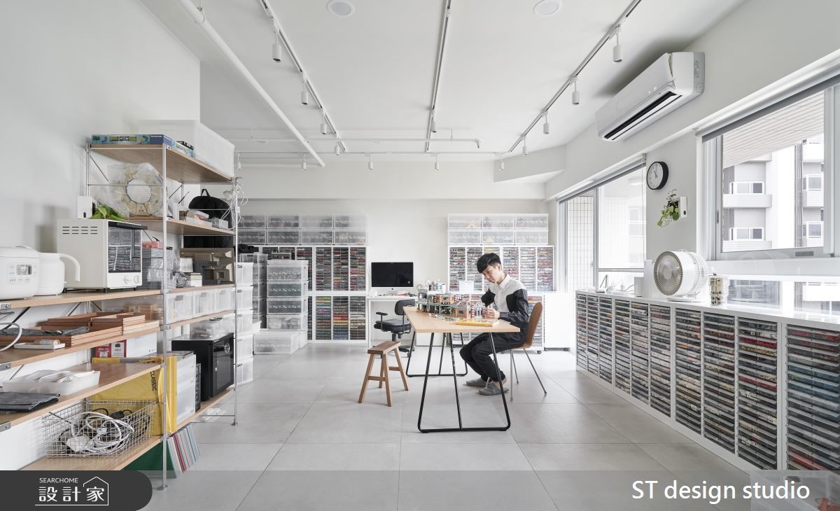 屋主身為樂高藝術家,因為工作需求,每天需面對多元色