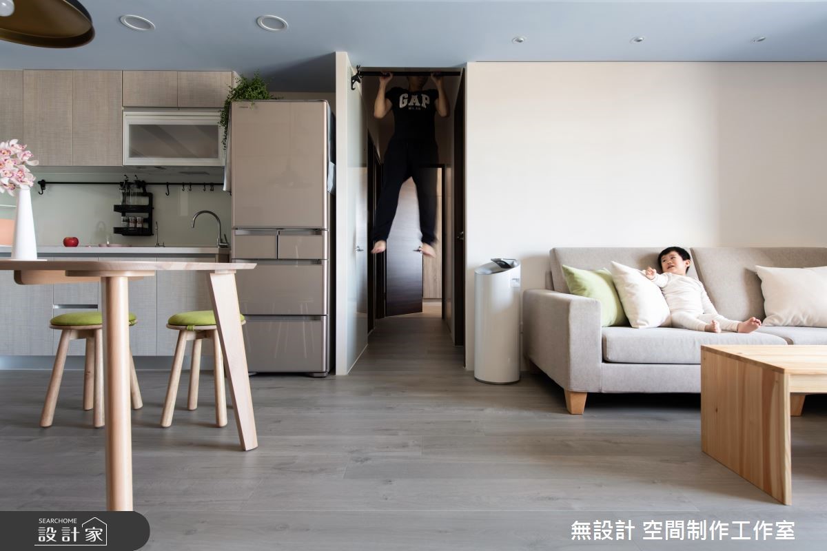 戶外的暖陽隨著落地窗設計,引入室內空間裡,烘托簡約