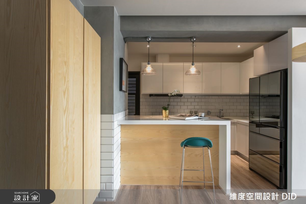 男醫師帶著老婆和孩子,入住這間 45 坪的混搭風住宅,
