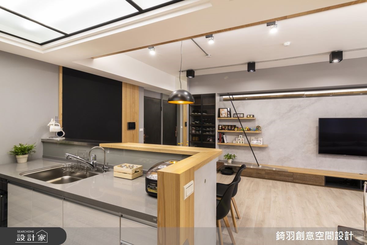 25 坪 Loft 風住宅的屋主,從預售屋客變時期就請來設