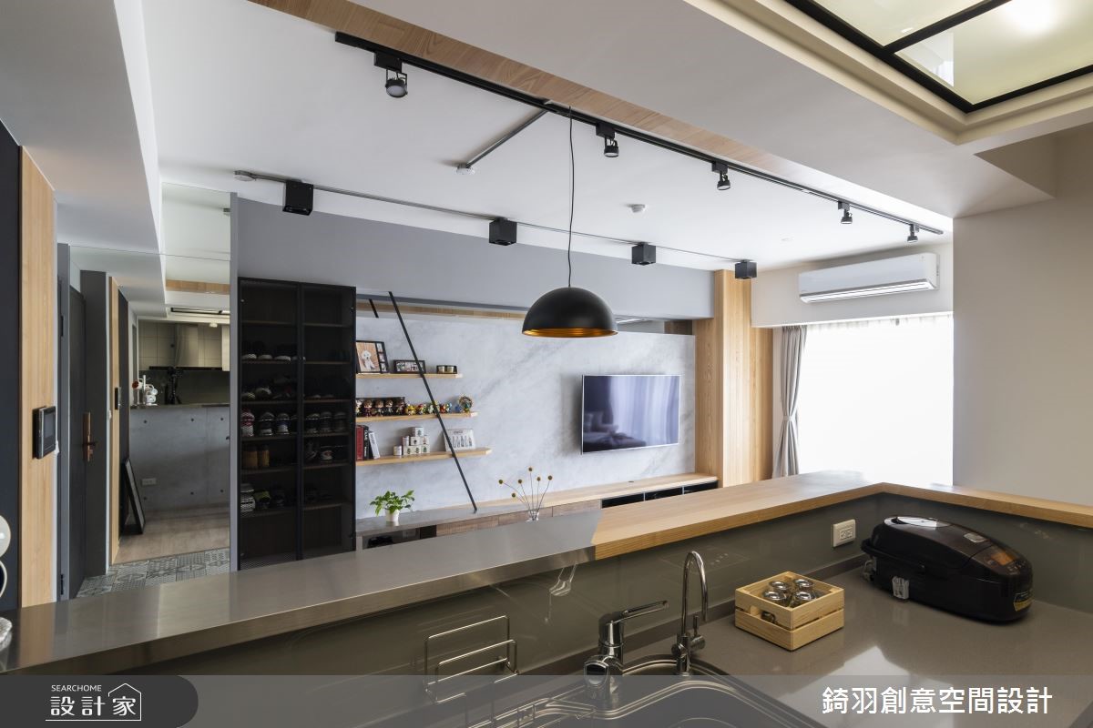 25 坪 Loft 風住宅的屋主,從預售屋客變時期就請來設