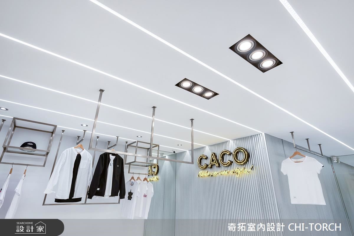 位於精華地段的 30 坪長型老屋,為一間流行品牌店面,