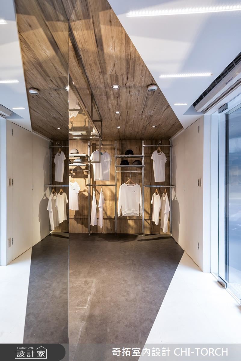 位於精華地段的 30 坪長型老屋,為一間流行品牌店面,