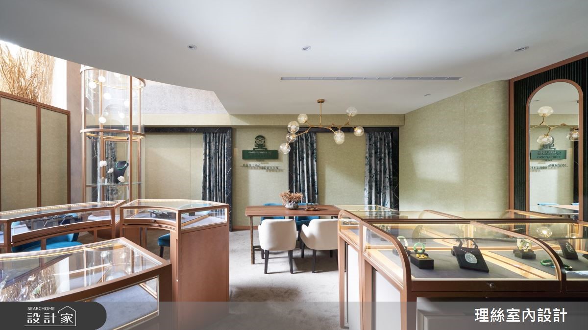 40 坪的中古屋,作為「富璧寶鼎珠寶」的接待門市,因