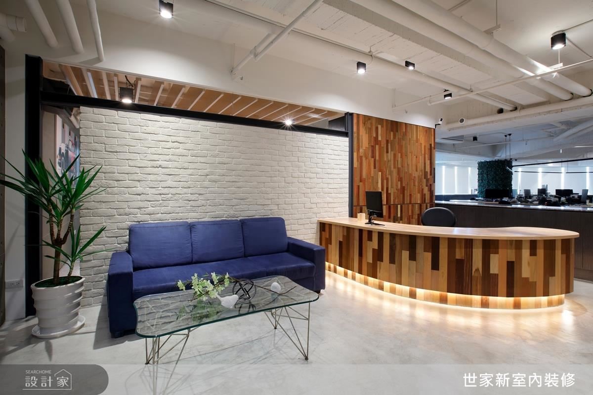 不想規規矩矩地打造辦公室,而是以工業風帶點悠閒帶點