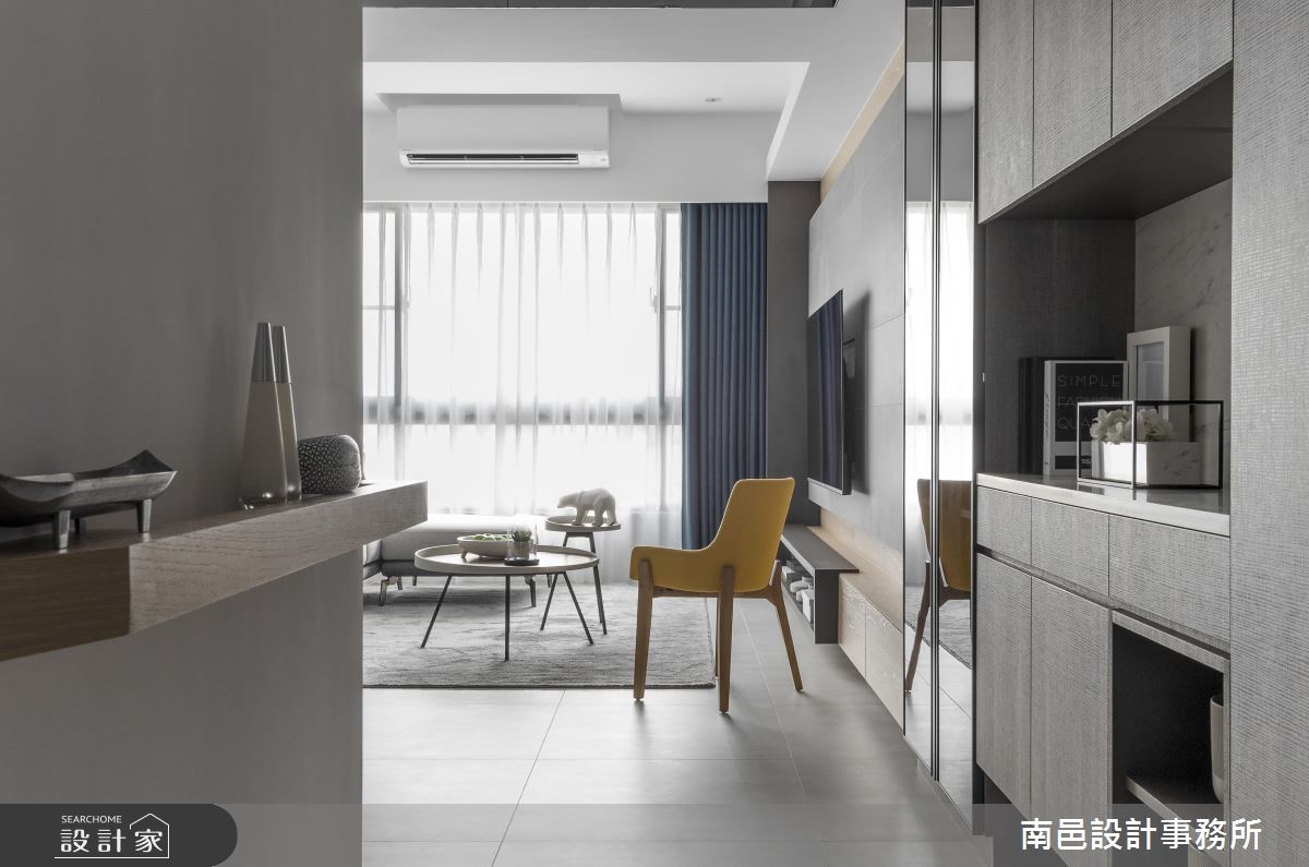 25 坪的混搭風住宅,採用義大利進口的克里夫板材,並
