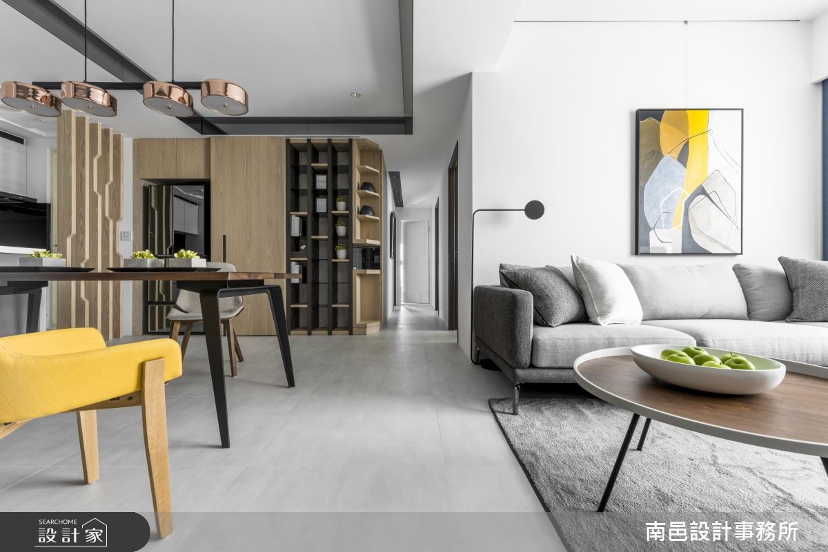 25 坪的混搭風住宅,採用義大利進口的克里夫板材,並