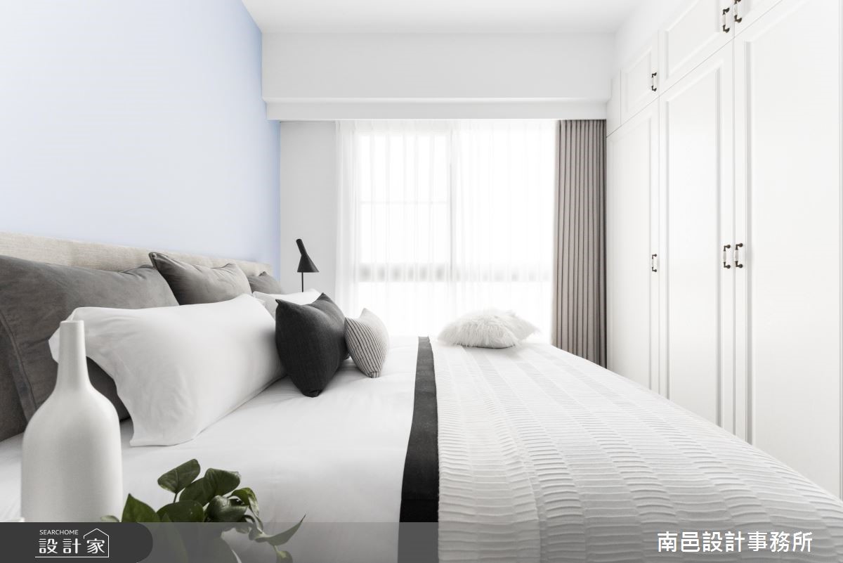 25 坪的混搭風住宅,採用義大利進口的克里夫板材,並