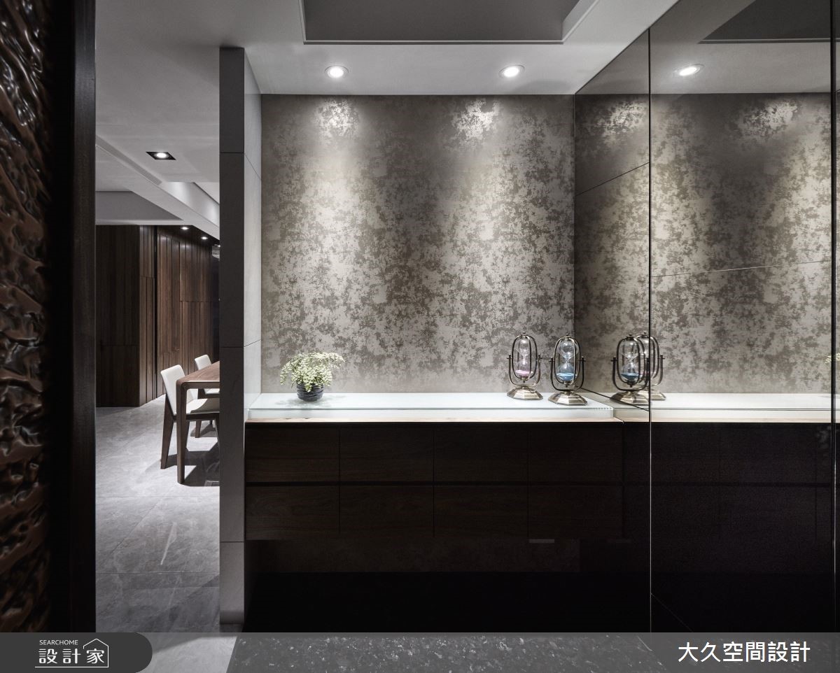 39 坪住宅,設計師透援引異材質與光影映照,產生豐富