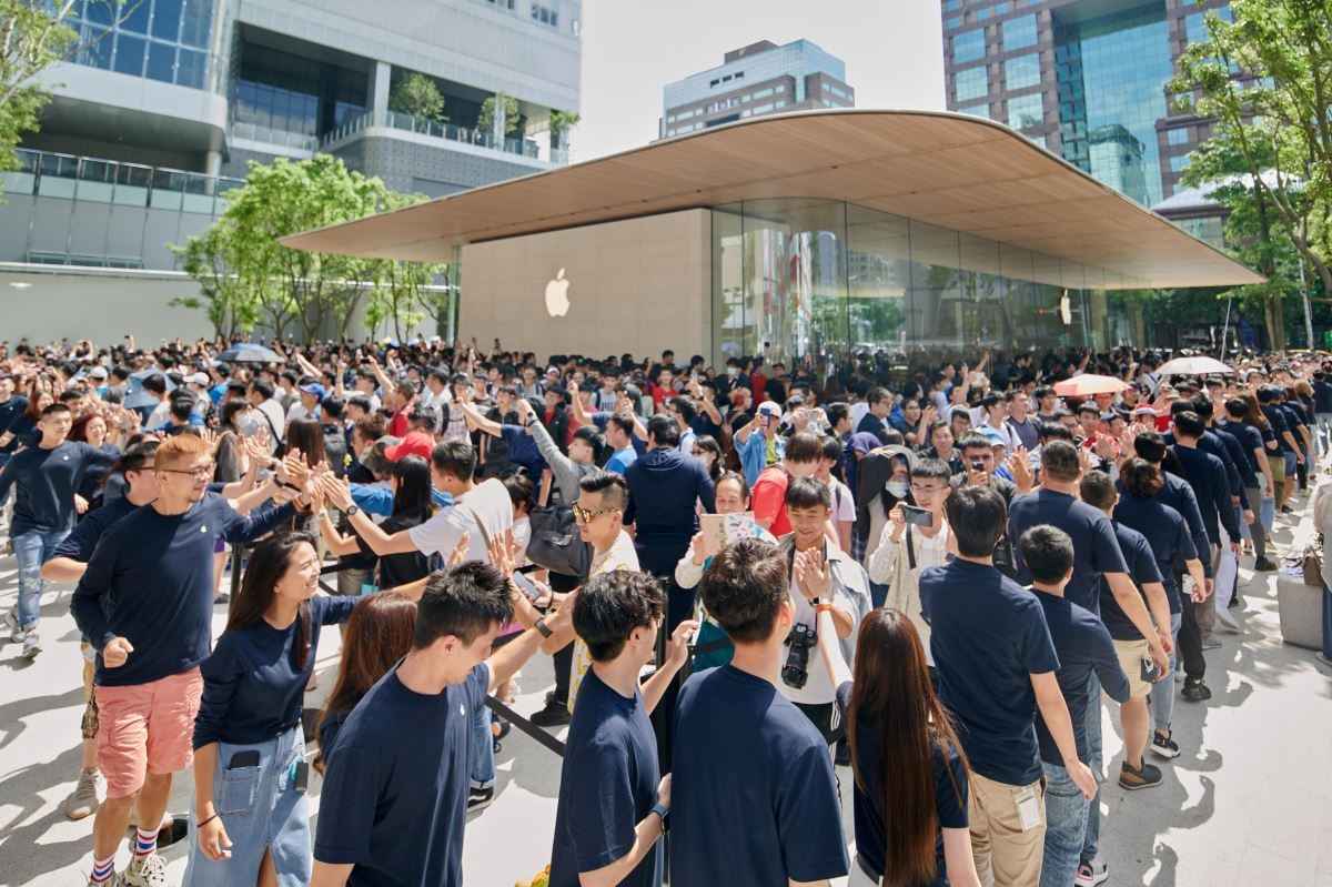 既2017年的101直營店後,Apple於2今年的6月15號在信義