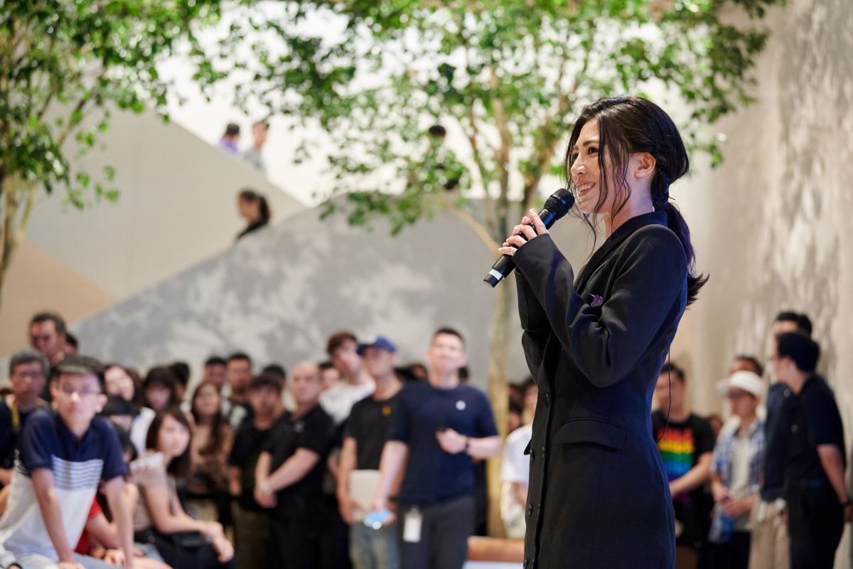 第30屆金曲獎最佳國語女歌手入圍者艾怡良在Apple信義 A13開幕當天進行演出。 第30屆金曲獎最佳國語女歌手入圍者艾怡良在Apple信義 A13開幕當天進行演出。