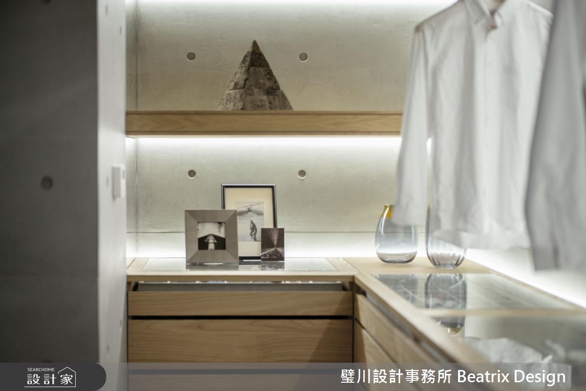 此案為毛胚屋,具有高度可塑性,是向建築大師安藤忠雄