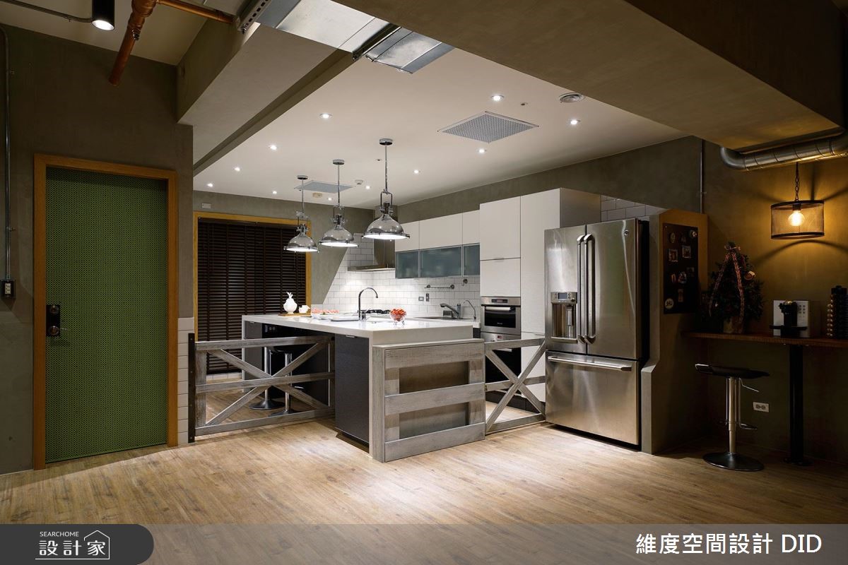 90 坪大宅,設計師引用Loft風替空間定調,大量使用水