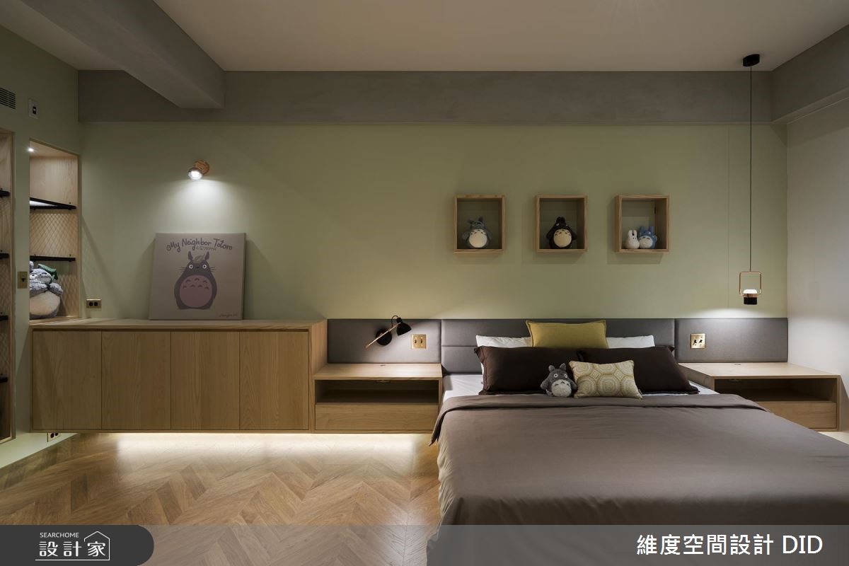 明亮的日光走進室內,照亮多元材質與色彩的空間裡,融