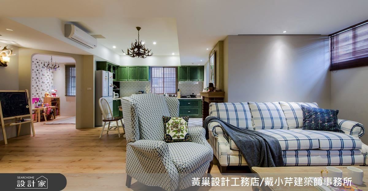 一家三口居在重疊屋型,樓上樓下分界公私領域,加上業