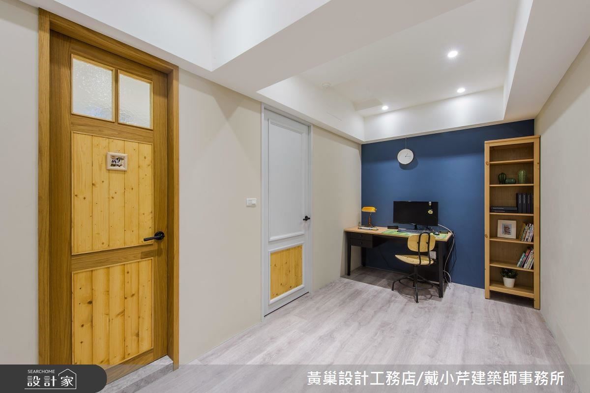 一家三口居在重疊屋型,樓上樓下分界公私領域,加上業