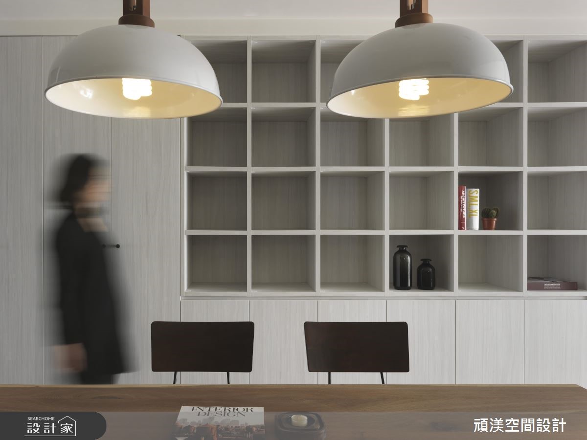 因學區問題搬遷,生活空間從原本的50坪縮水成30坪,以