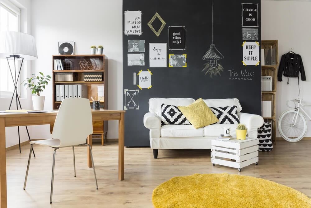 用少量的新家具營造特色客廳。圖: Photographee.eu/Shutterstock 用少量的新家具營造特色客廳。圖: Photographee.eu/Shutterstock