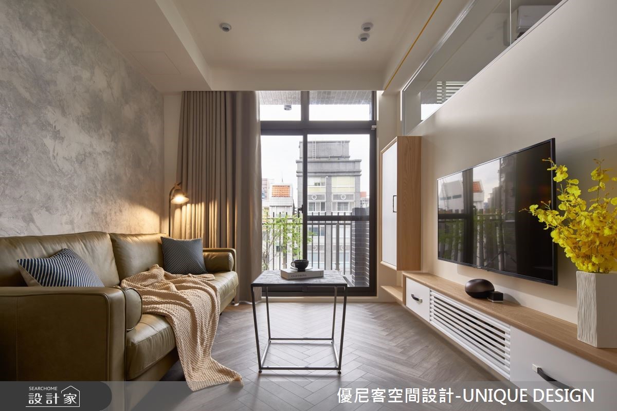 採光充足的北歐風複層宅,以木色建材為主軸,搭配藝術