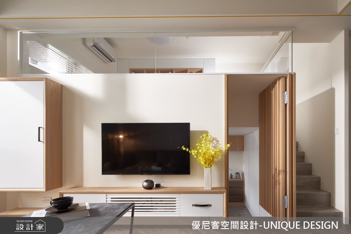 採光充足的北歐風複層宅,以木色建材為主軸,搭配藝術