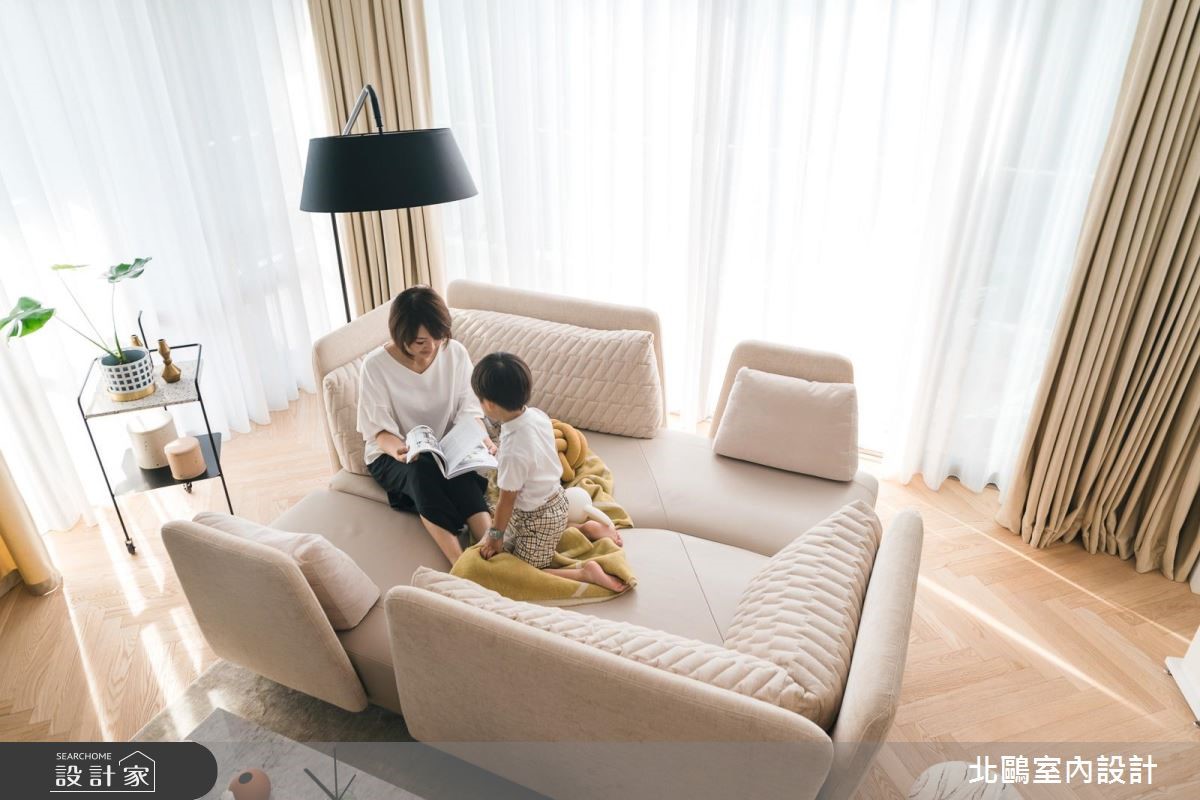 50坪的獨棟別墅居住著一對夫妻及兩個小孩,整個空間的