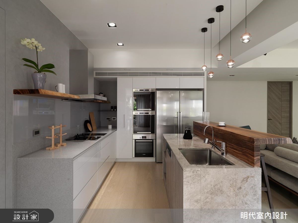 45 坪的現代風中古屋,住著兩大兩小跟兩隻小陸龜,室