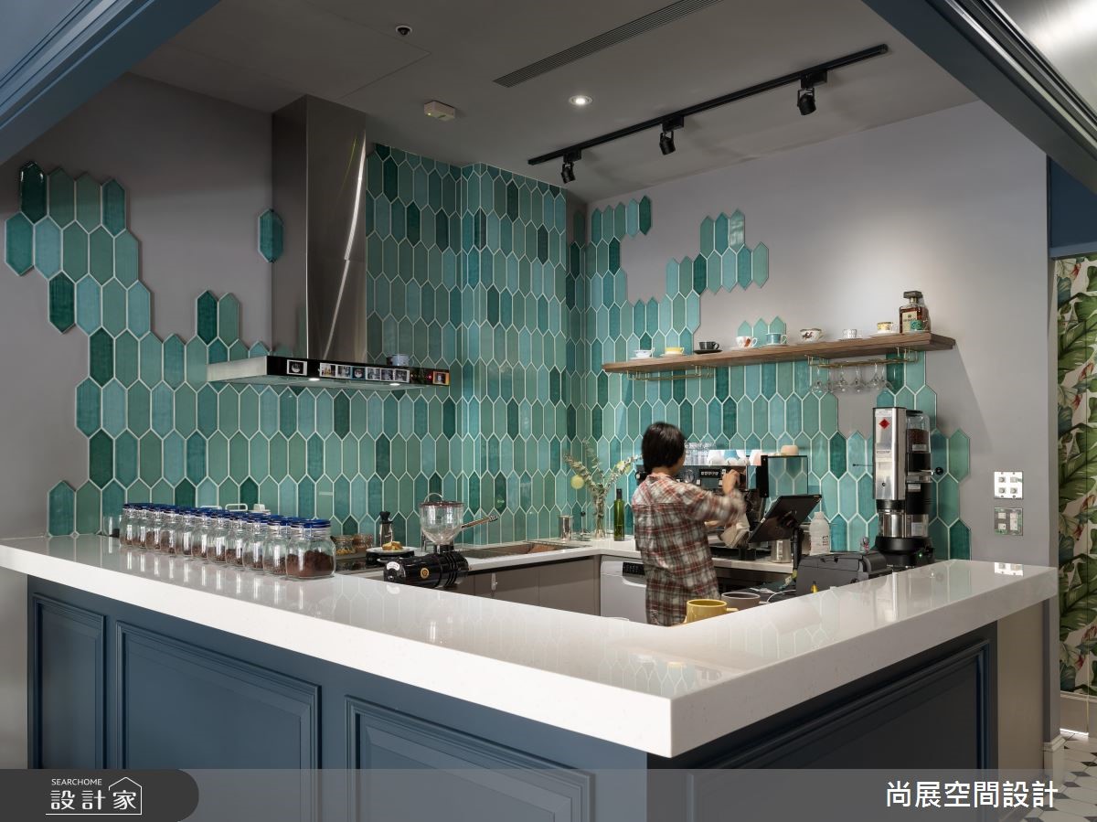 20 坪的中古屋空間打造成咖啡館,設計師引用低奢美式