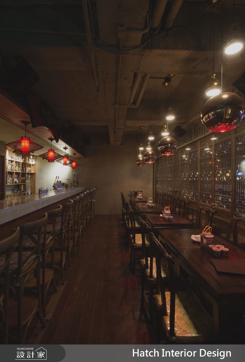 「安慰劑小酒館」,不同於一般酒吧偏美式風或工業風的