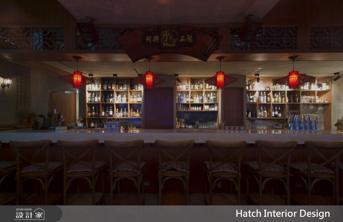 「安慰劑小酒館」,不同於一般酒吧偏美式風或工業風的