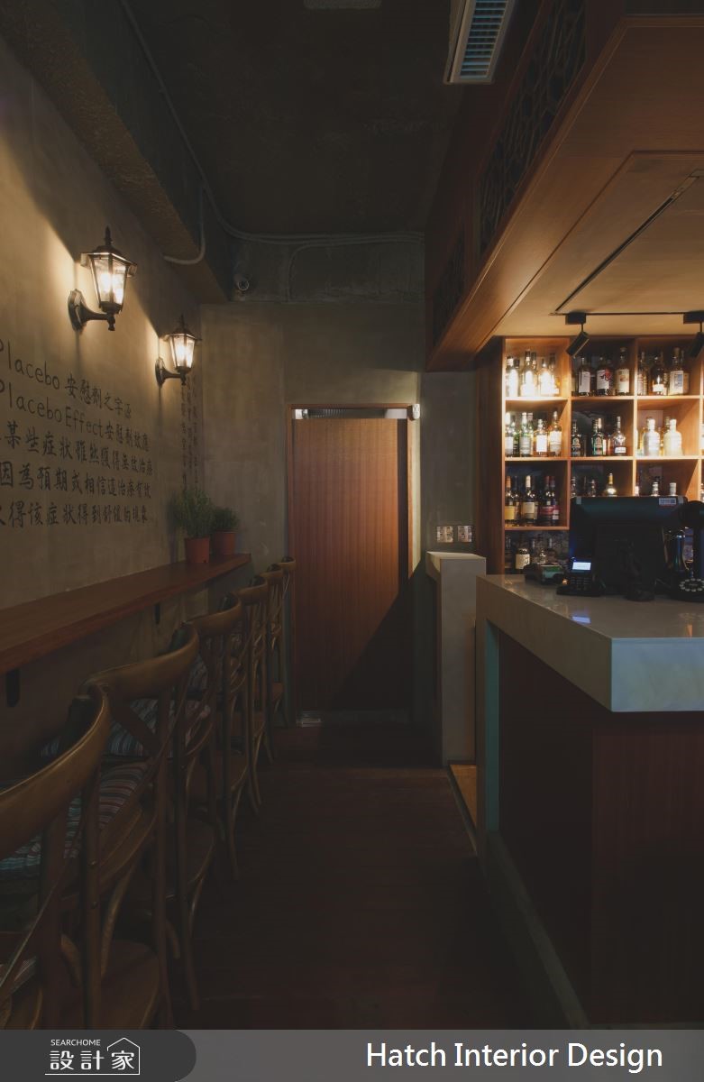 「安慰劑小酒館」,不同於一般酒吧偏美式風或工業風的