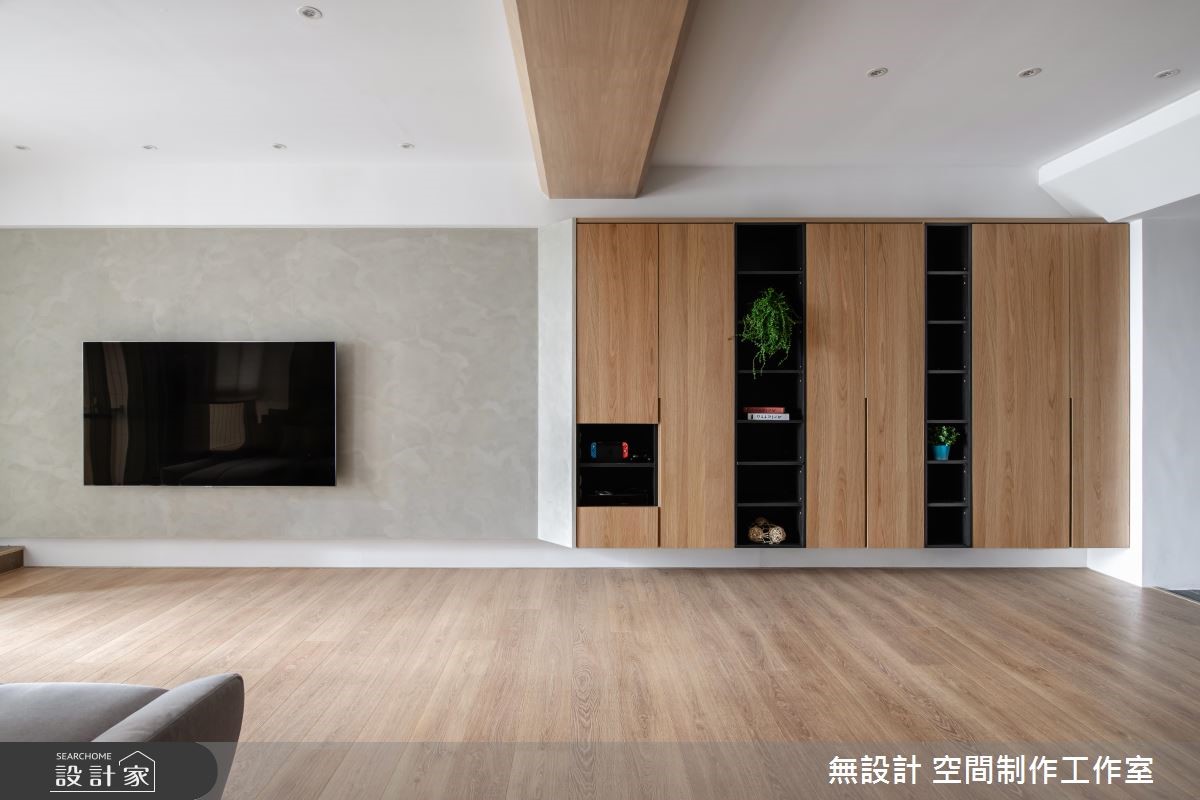 35 坪的混搭風住宅採取大面積的木質調,搭配灰白色系
