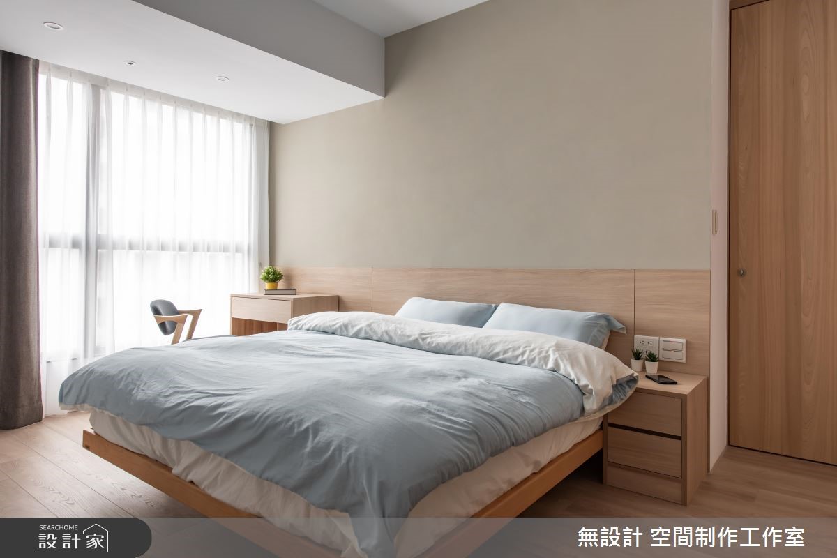 35 坪的混搭風住宅採取大面積的木質調,搭配灰白色系