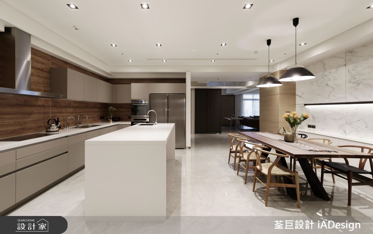 以美式風格做為空間基調,簡化線條且搭配木紋質感,營