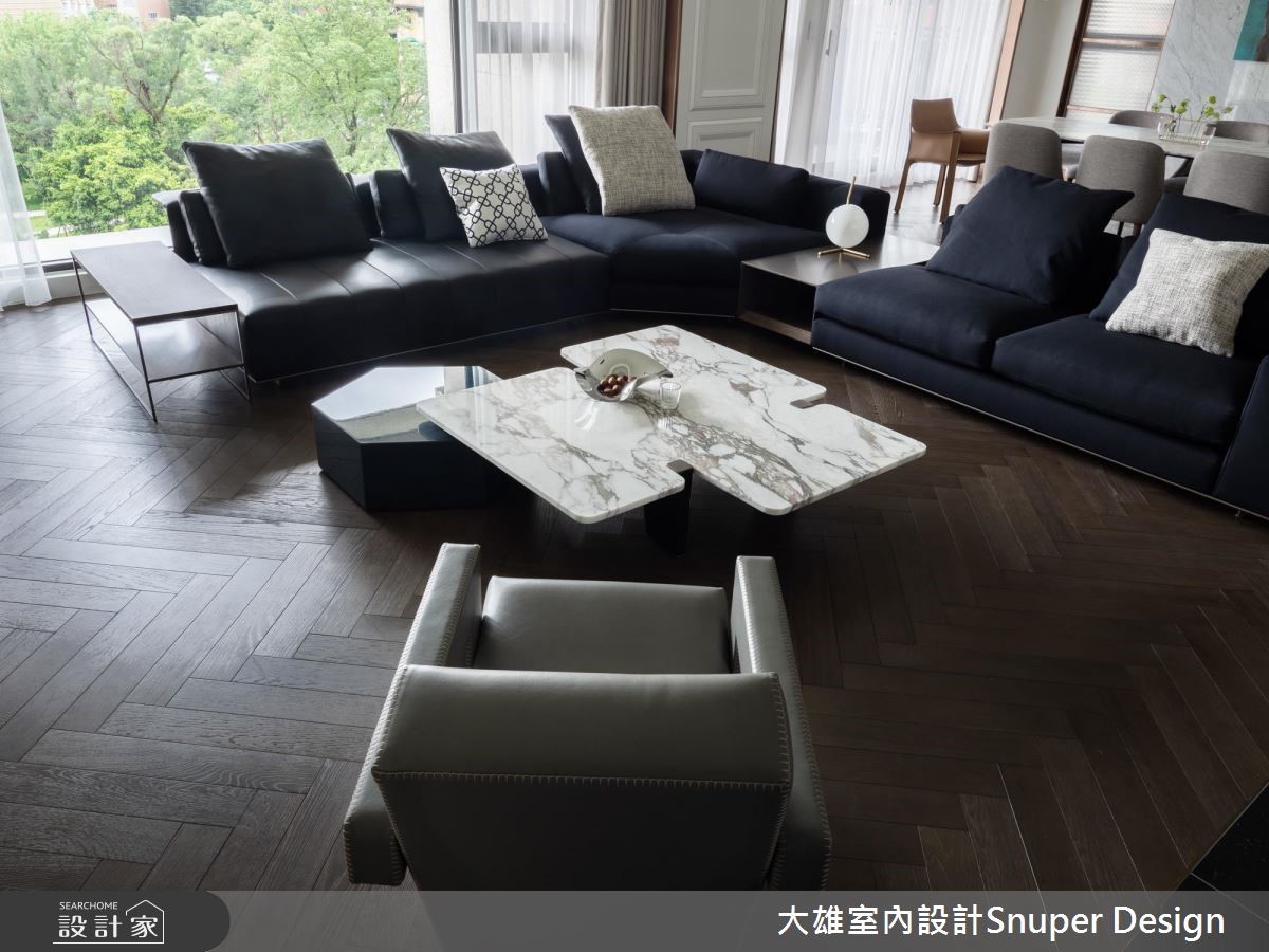 年輕的屋主夫妻需時常出差,經常遊走在不同的國度裡,