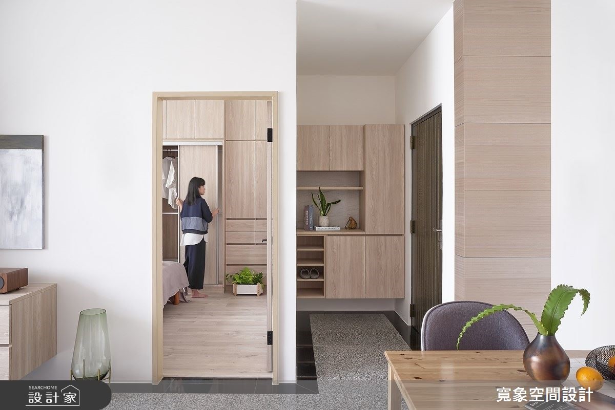 22 坪老屋的屋主是一位經濟自主的母親,面對成年兒子