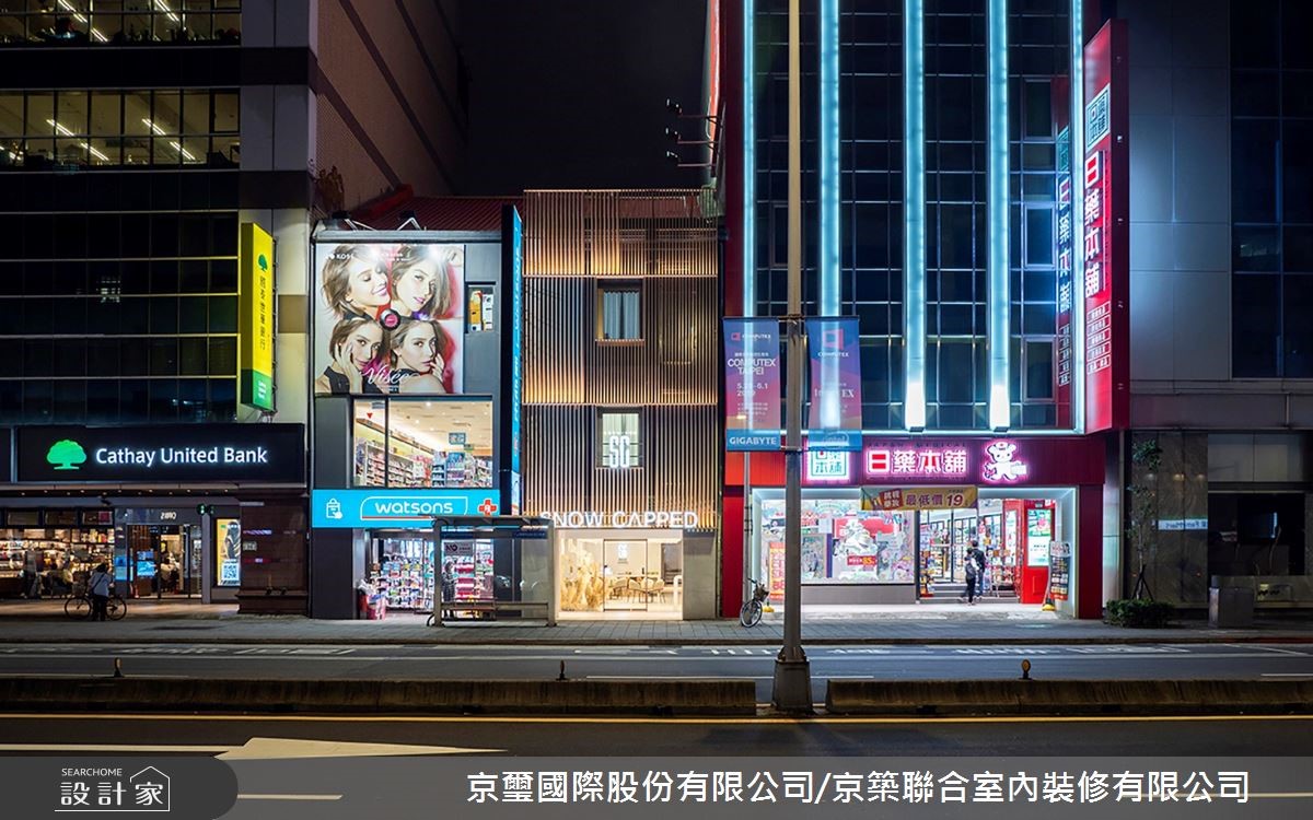 坐落於熱鬧商圈的 132 坪三層樓老建築,是科技美容品