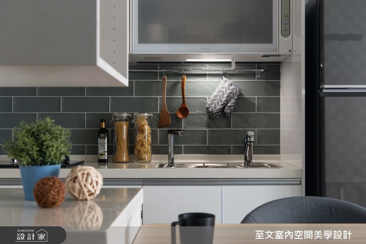 17坪老屋有著各種大小問題,格局不佳影響動線,隔間太