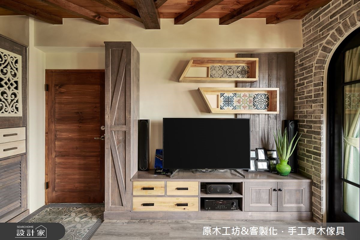 屋主喜愛原木的質感,加上裝修期間面臨女屋主懷孕,因