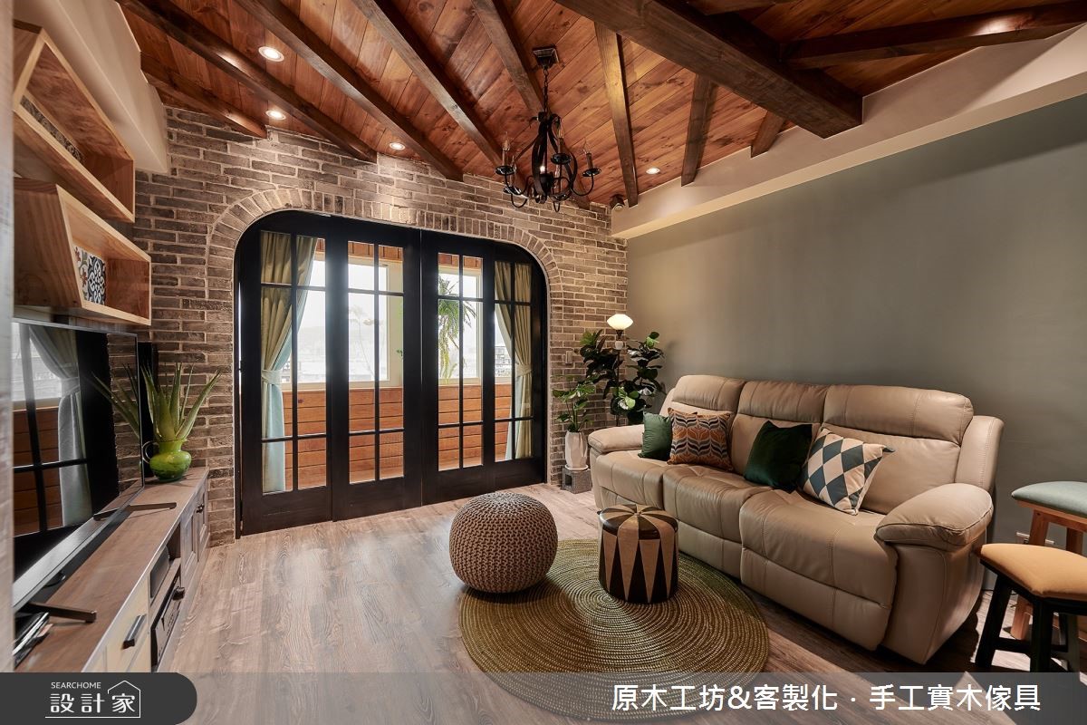 屋主喜愛原木的質感,加上裝修期間面臨女屋主懷孕,因