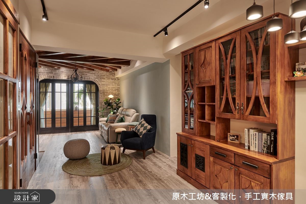 屋主喜愛原木的質感,加上裝修期間面臨女屋主懷孕,因