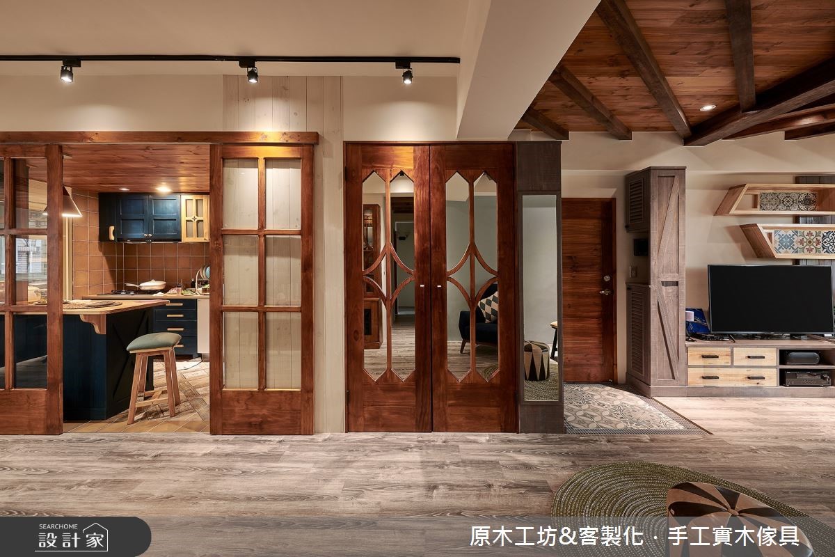 屋主喜愛原木的質感,加上裝修期間面臨女屋主懷孕,因