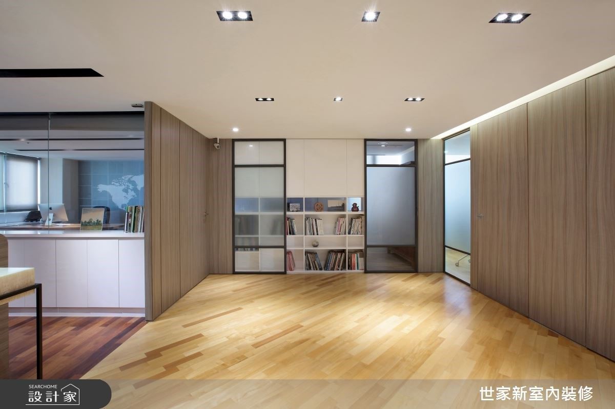 儘管是辦公場域,卻希望以赤腳或換穿拖鞋,營造自在輕