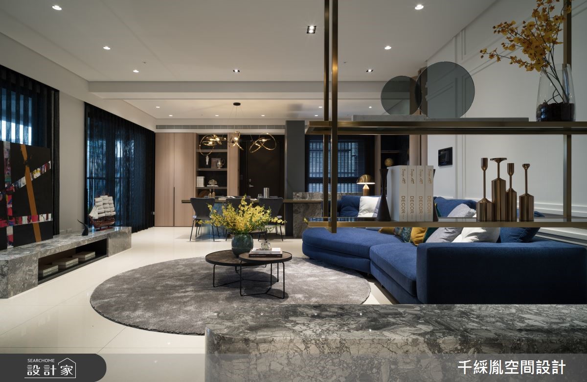 52坪的居家宅邸,設計師混搭多元而豐富的建材,大膽用
