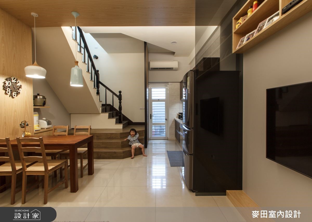 屋主帶著一家大小回鄉轉業,入住這間48坪的透天厝打造