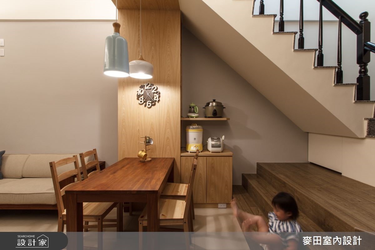 屋主帶著一家大小回鄉轉業,入住這間48坪的透天厝打造