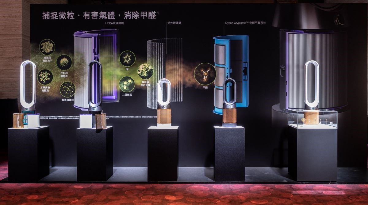 全新 Dyson Cryptomic™ 分解甲醛科技採用獨特的催化塗層,結構與錳鉀礦相同。其內部有數億個原子大小的隧道,可以捕捉甲醛,並將其分解成微量的水氣與二氧化碳。 全新 Dyson Cryptomic™ 分解甲醛科技採用獨特的催化塗層,結構與錳鉀礦相同。其內部有數億個原子大小的隧道,可以捕捉甲醛,並將其分解成微量的水氣與二氧化碳。